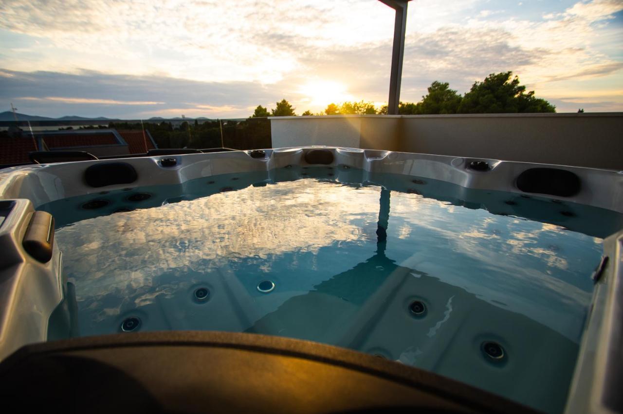 Azzurro Apartment - With Private Rooftop Jacuzzi Zadar Exterior photo