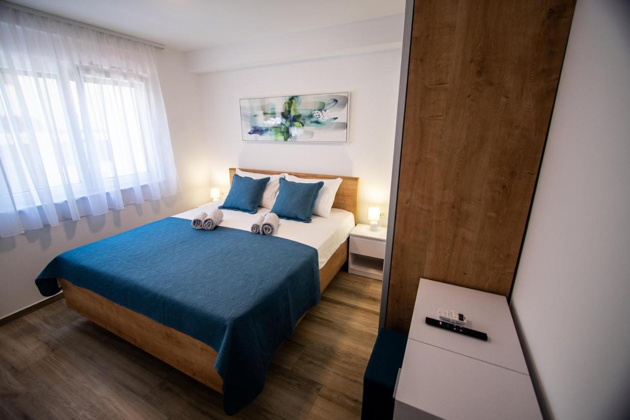 Azzurro Apartment - With Private Rooftop Jacuzzi Zadar Exterior photo