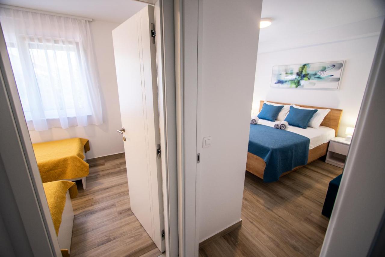 Azzurro Apartment - With Private Rooftop Jacuzzi Zadar Exterior photo