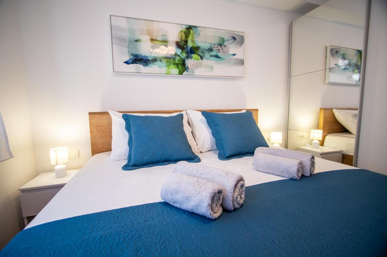 Azzurro Apartment - With Private Rooftop Jacuzzi Zadar Exterior photo
