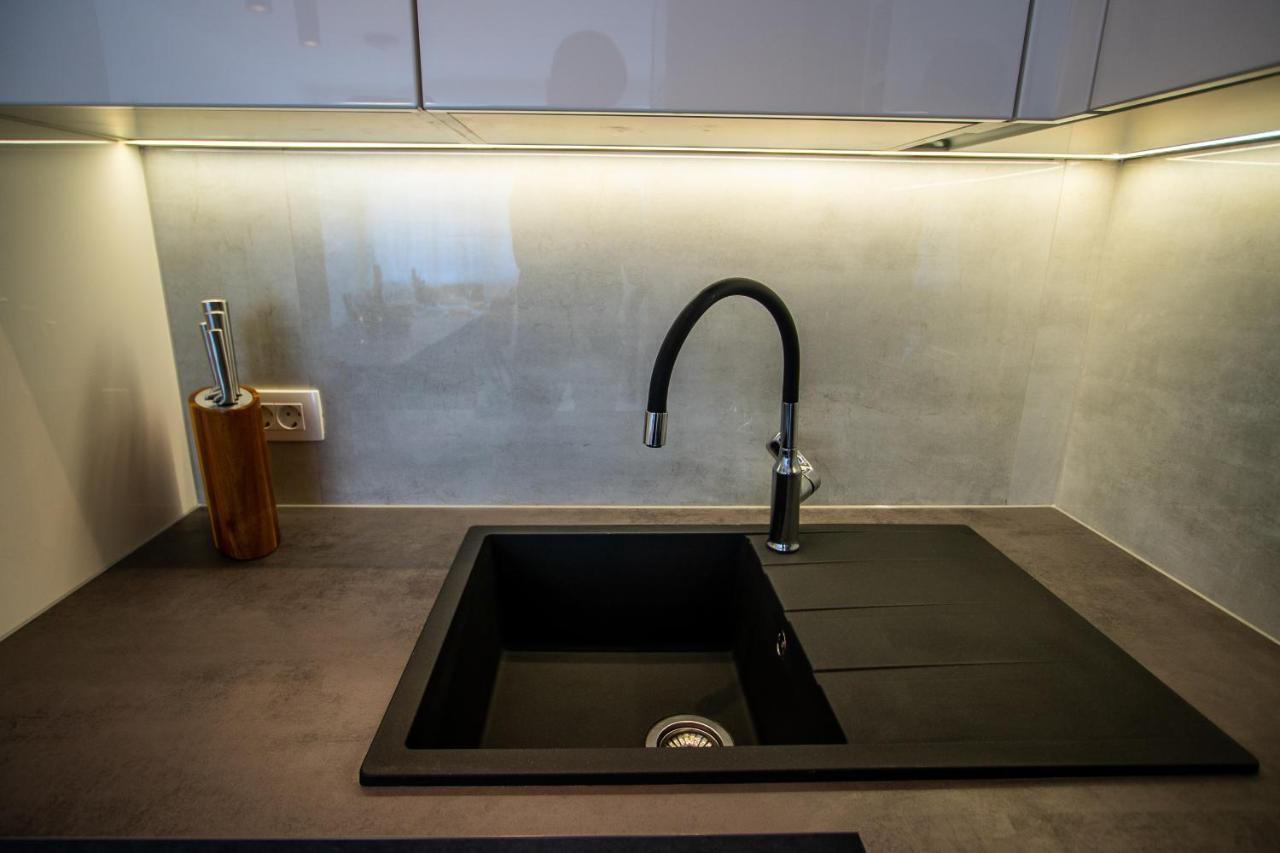 Azzurro Apartment - With Private Rooftop Jacuzzi Zadar Exterior photo