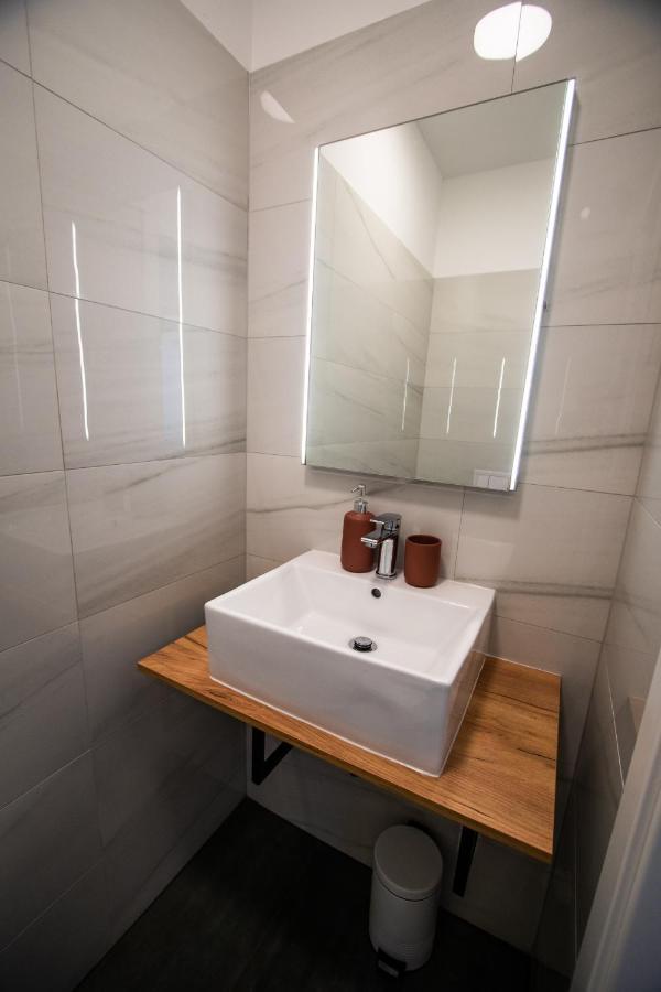 Azzurro Apartment - With Private Rooftop Jacuzzi Zadar Exterior photo