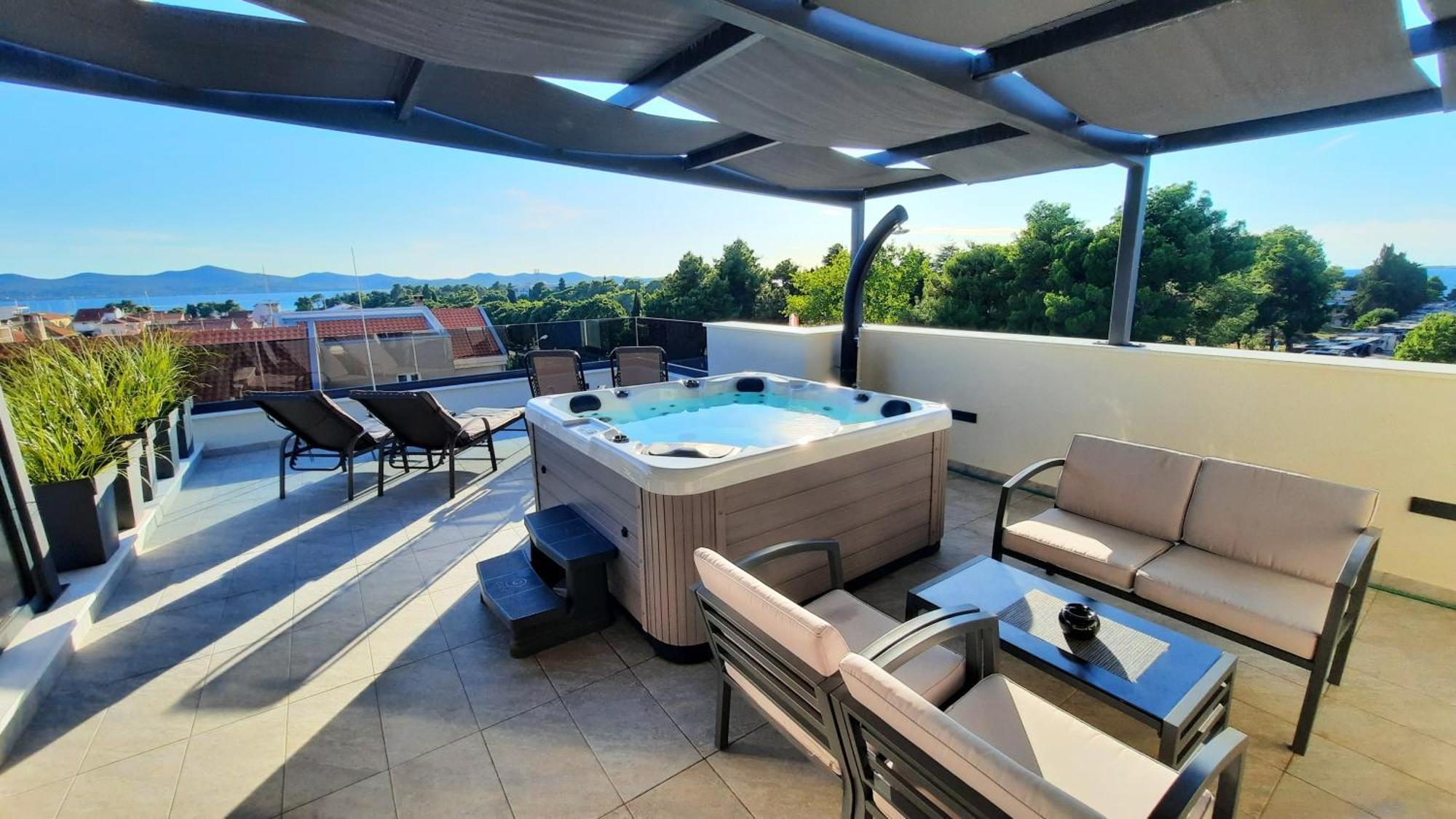 Azzurro Apartment - With Private Rooftop Jacuzzi Zadar Exterior photo