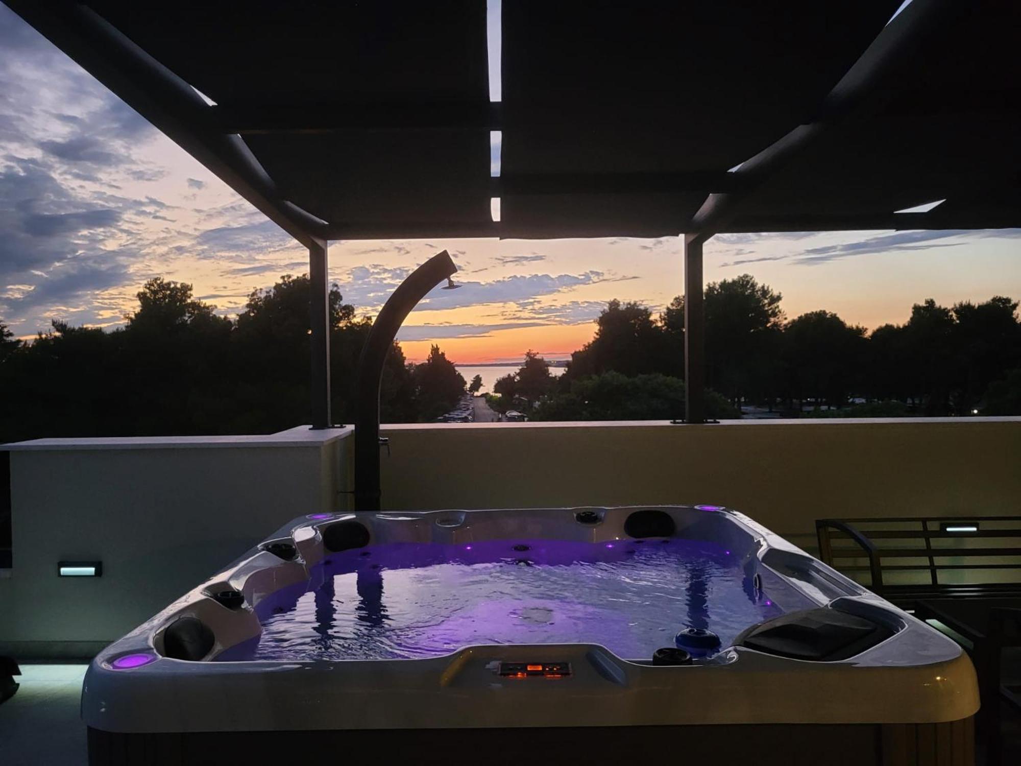 Azzurro Apartment - With Private Rooftop Jacuzzi Zadar Exterior photo