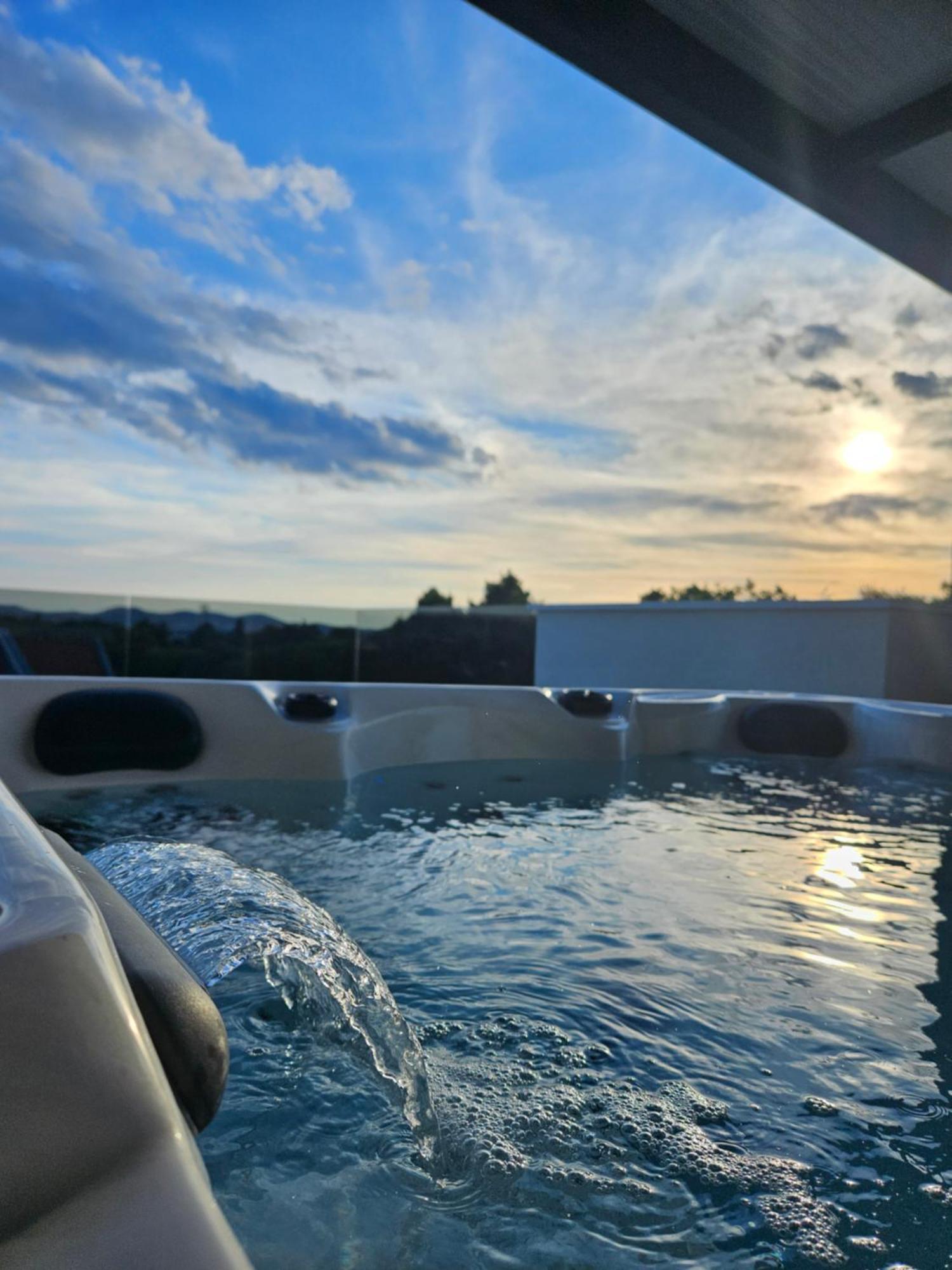 Azzurro Apartment - With Private Rooftop Jacuzzi Zadar Exterior photo