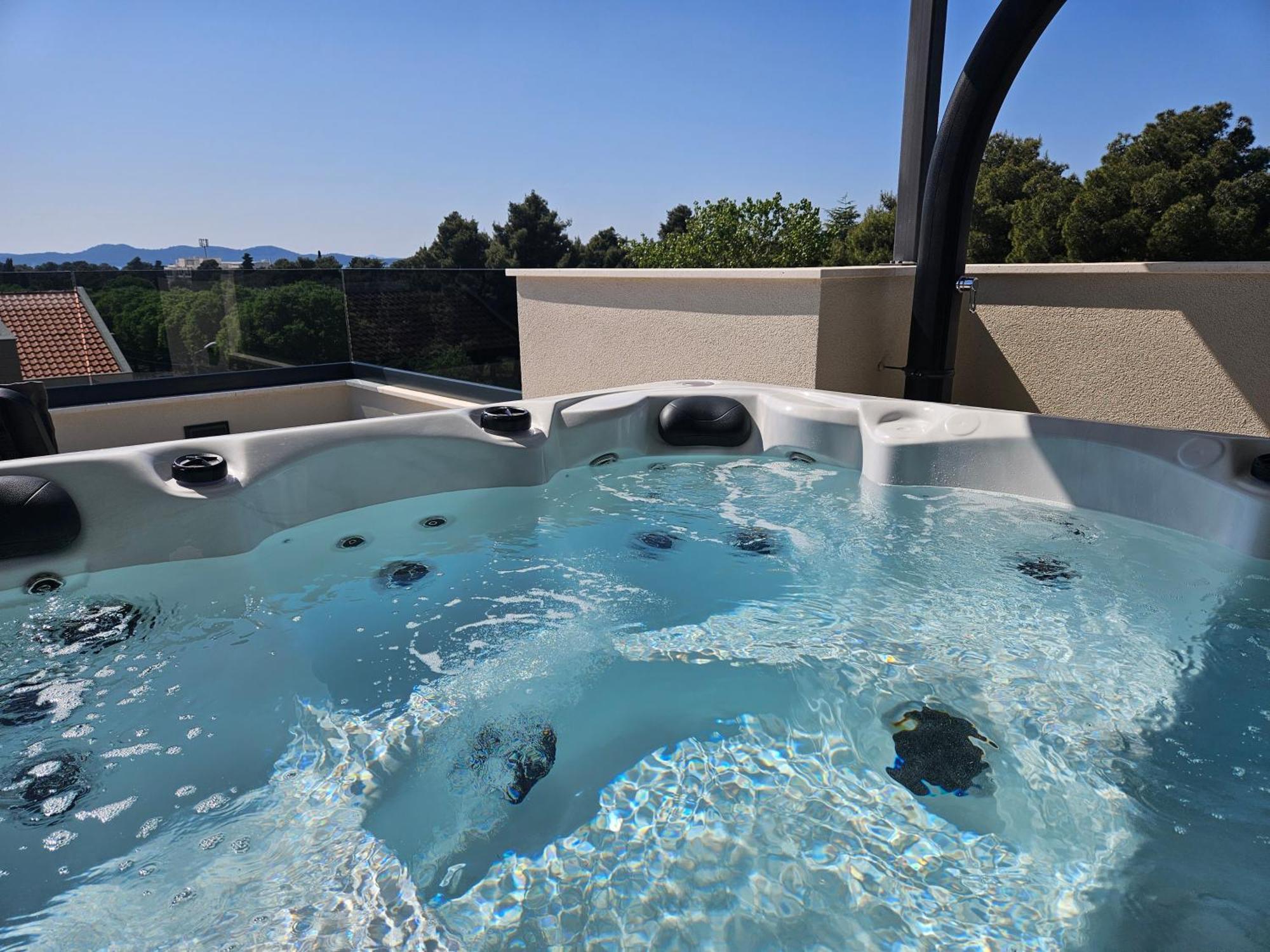 Azzurro Apartment - With Private Rooftop Jacuzzi Zadar Exterior photo