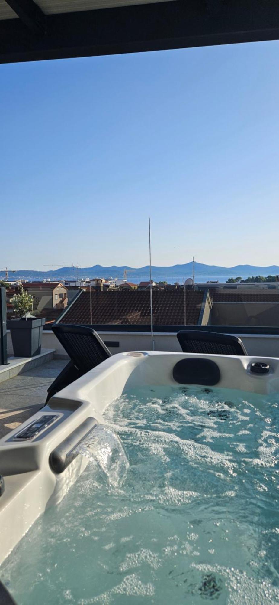 Azzurro Apartment - With Private Rooftop Jacuzzi Zadar Exterior photo